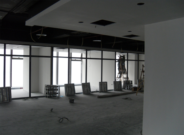 辦公室裝修施工現(xiàn)場實(shí)景圖